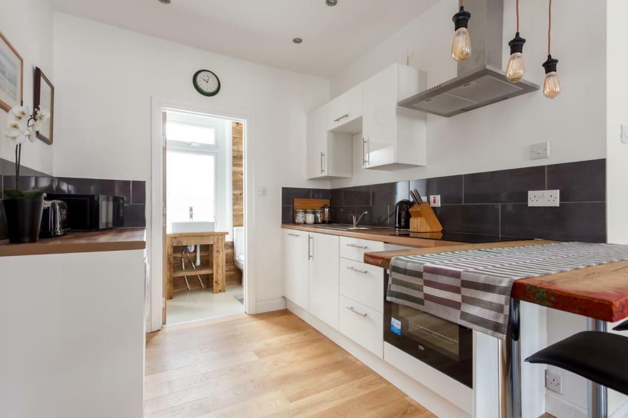 Stylish Town Centre Apartment Close To Beach And Shops Bournemouth Kültér fotó