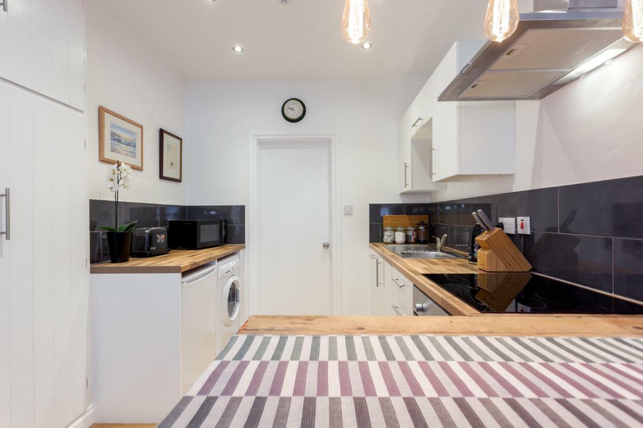 Stylish Town Centre Apartment Close To Beach And Shops Bournemouth Kültér fotó